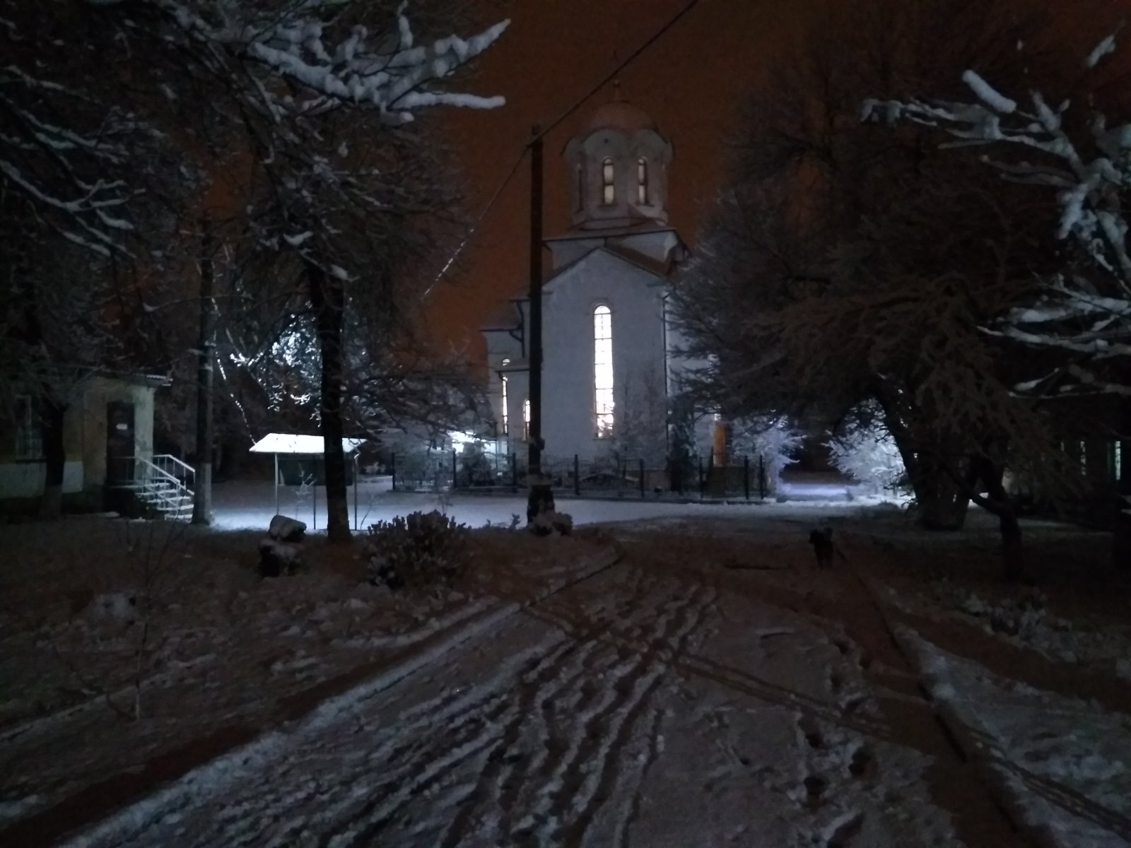 Храм зимой
